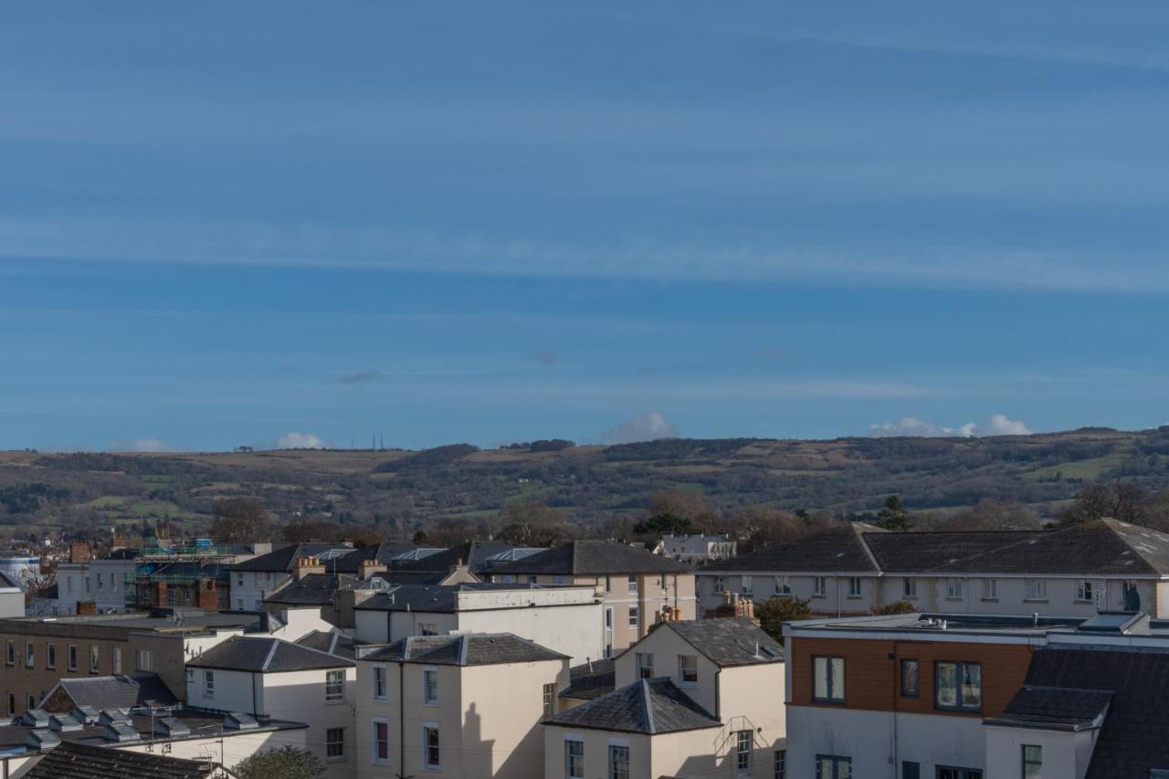 Central Penthouse With Hot Tub & Views 22 Cheltenham Exterior photo